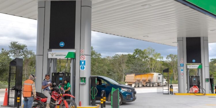 Gasolina, diésel estables y luz más barata dan respiro al bolsillo en abril