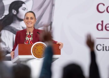 Sheinbaum confirma acceso a Servicio Universal de Salud para mexicanos en el extranjero