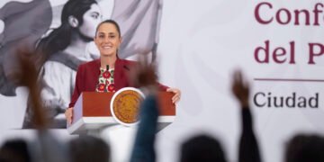 Sheinbaum confirma acceso a Servicio Universal de Salud para mexicanos en el extranjero