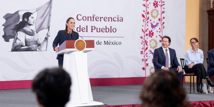 Sheinbaum cuestiona precios del diésel; alista revisión con SAT y reunión con gasolineros