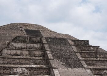 Balazos en la Pirámide de la Luna; ataque deja una mujer canadiense sin vida en Teotihuacán