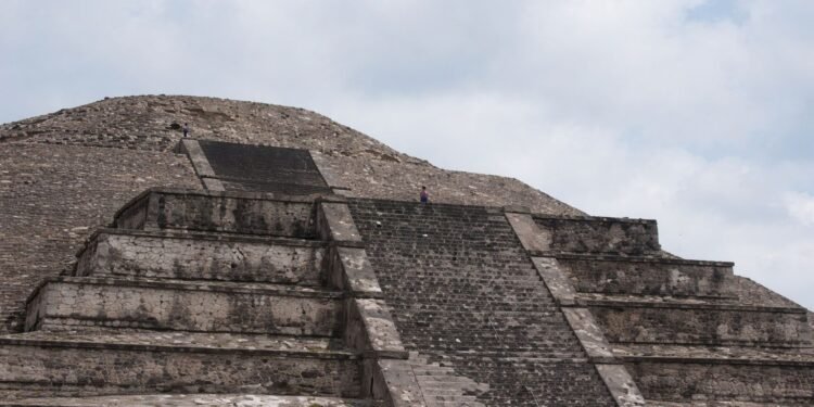 Balazos en la Pirámide de la Luna; ataque deja una mujer canadiense sin vida en Teotihuacán