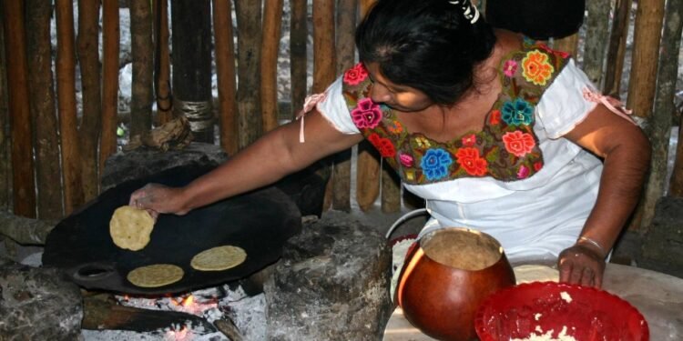 Llaman a comunidades mayas a blindar su cultura frente a la explotación turística