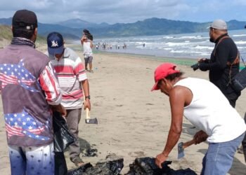 Derrame en Veracruz golpea al puerto y deja sin ingresos a miles de pescadores