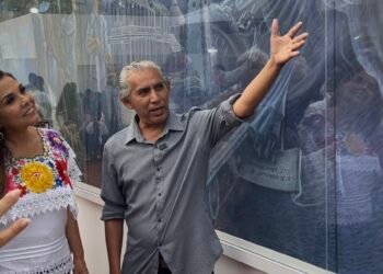 Presentan mural móvil que resume la historia de Chetumal en siete metros de arte
