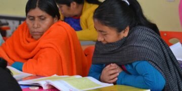 Plantean atender rezago educativo de 27 millones en México