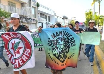 Marchan por la despenalización de la marihuana en el marco del “4/20”