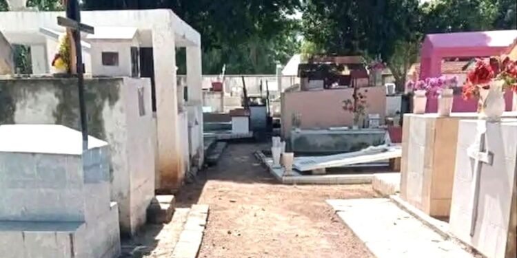 Saturados los panteones de Bacalar