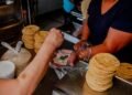 Madrugan a consumidores; tortilla sube a 28 pesos en Chetumal; Gobierno federal rechaza el alza