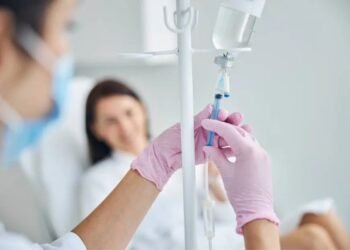 Clínicas particulares bajo la lupa por muertes ligadas a suero vitaminado en Sonora