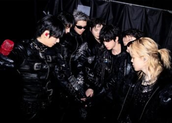 Entre emoción y caos: las ARMY mexicanas viven intensa jornada por venta de mercancía de BTS