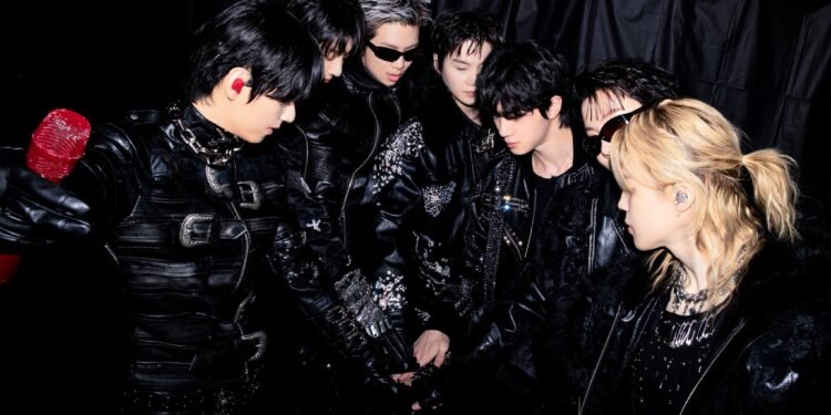 Entre emoción y caos: las ARMY mexicanas viven intensa jornada por venta de mercancía de BTS