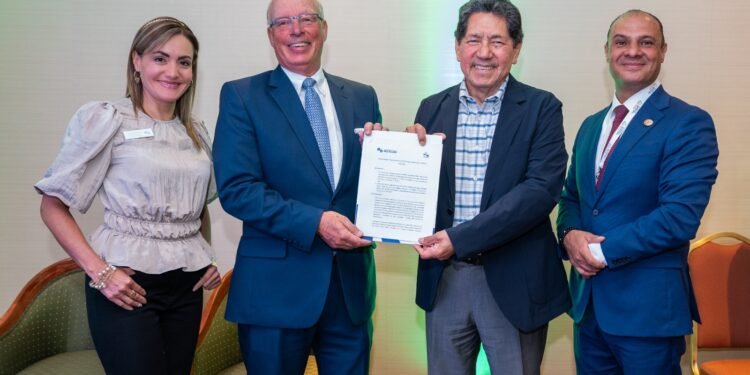 APR y ANIPAC sellan alianza para acelerar el reciclaje y la economía circular en México