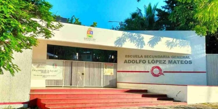 Padres de familia exigen auditoria a secundaria por uso del Programa La Escuela es Nuestra