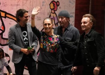 U2 y Claudia Sheinbaum sorprenden juntos en evento por la infancia. Así fue el encuentro
