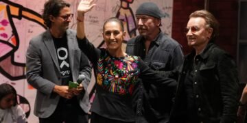 U2 y Claudia Sheinbaum sorprenden juntos en evento por la infancia. Así fue el encuentro