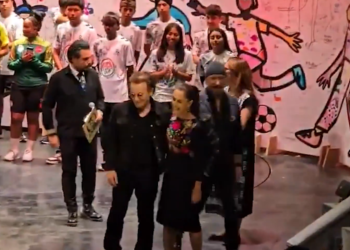 U2 y Claudia Sheinbaum sorprenden juntos en evento por la infancia. Así fue el encuentro