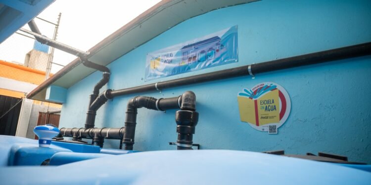 Coca-Cola FEMSA lleva el programa Escuelas con Agua a su plantel número mil