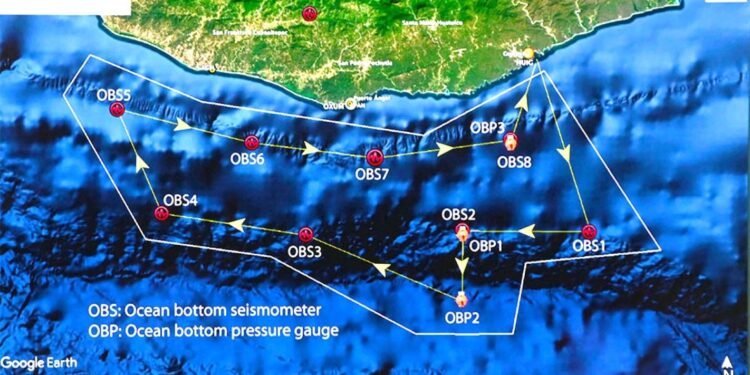 Científicos japoneses y mexicanos instalan sensores en el mar de Oaxaca para detectar posibles megasismos