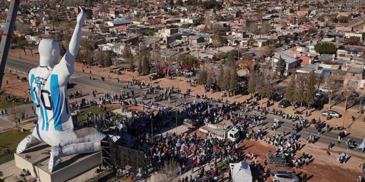 Messi tiene un nuevo récord fuera de la cancha: una estatua gigante en la Patagonia