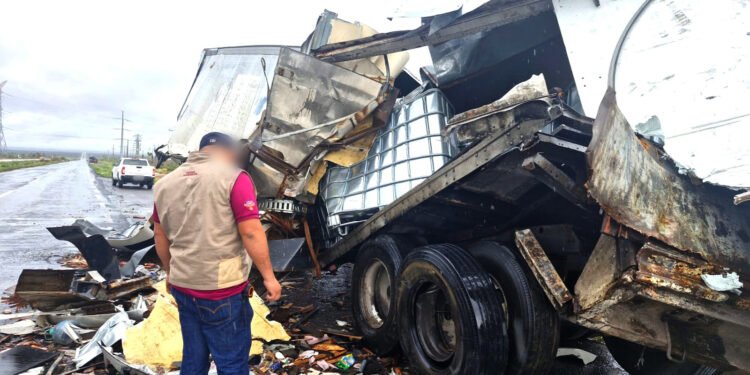 Profepa atiende derrame de 3 mil litros de residuos peligrosos tras accidente en Zacatecas