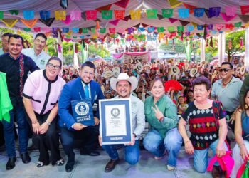 México baila para la historia; Xilitla logra Récord Guinness con el huapango más grande del mundo