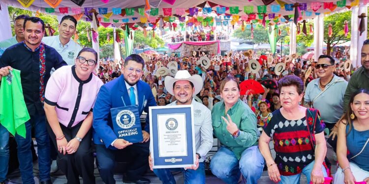 México baila para la historia; Xilitla logra Récord Guinness con el huapango más grande del mundo