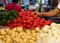 Jitomate, papa y chile siguen presionando el bolsillo; Gobierno anuncia acuerdo para bajar precios