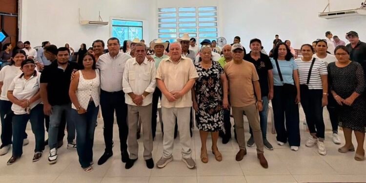 Rafael Marín escucha a docentes y ejidatarios para construir una agenda cercana a la ciudadanía