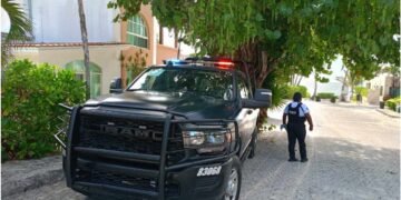 Con música y banderas, responden a extranjera que quiso expulsar a mexicanos