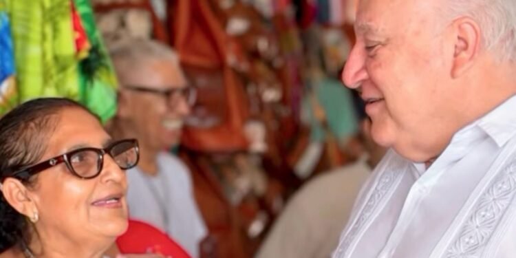 Entre artesanías y turismo, Rafael Marín recoge el sentir de Cozumel