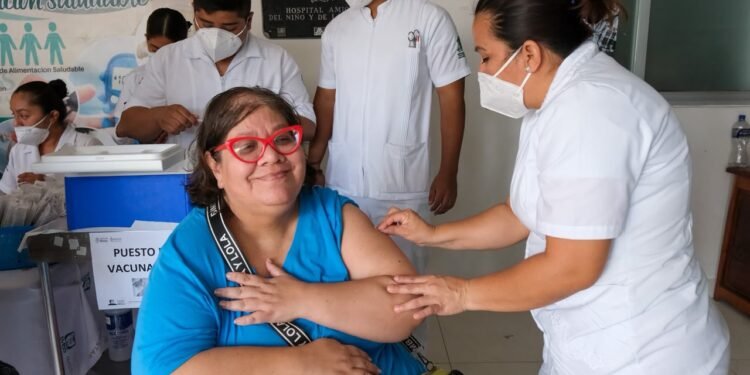 Más de 330 mil dosis de vacunas aplicadas hacen a Quintana Roo un referente nacional en salud