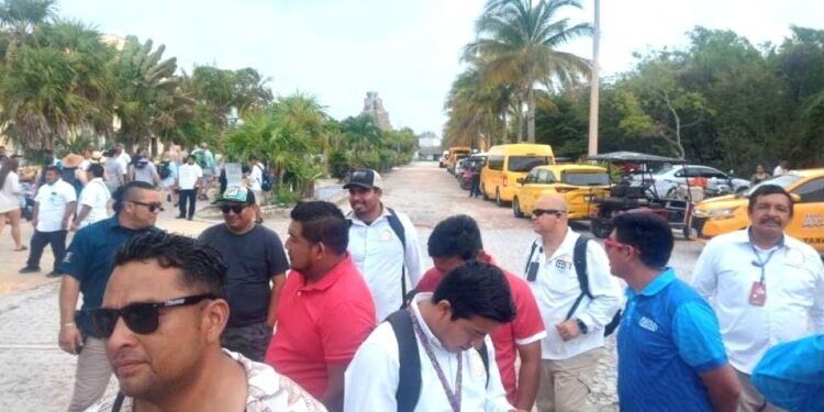 Trabajadores bloquean acceso al Puerto Costa Maya y afectan operación de cruceros en Mahahual