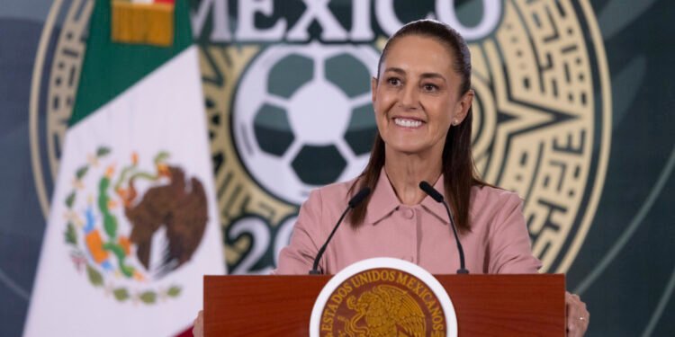 Ni un boleto para funcionarios: Sheinbaum entrega entradas del Mundial a la gente