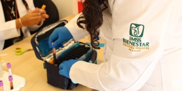 Sin análisis, sin respuestas: suspenden servicios de laboratorios en los centros de salud