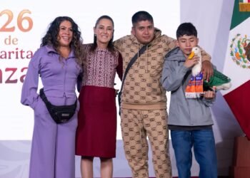 ¡Merlín a Palacio Nacional! Con un “cuac” se robó toda la atención presidencial. Así fue su visita