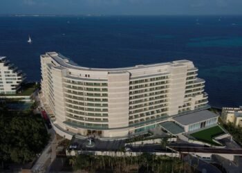 El turismo de lujo sigue creciendo: St. Regis abre nuevo resort en Costa Mujeres. ¿Ya lo viste?