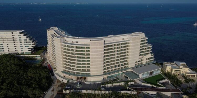 El turismo de lujo sigue creciendo: St. Regis abre nuevo resort en Costa Mujeres. ¿Ya lo viste?