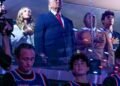 La imagen que está dando de qué hablar: captan a funcionario quintanarroense en juego de la NBA