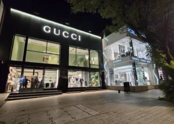 Asaltan tienda Gucci en la Ciudad de México; los delincuentes se hicieron pasar por clientes