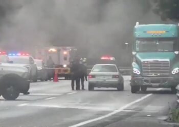 Volcadura de tráiler con 19 mil litros de ácido muriático paraliza la México-Cuernavaca
