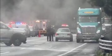 Volcadura de tráiler con 19 mil litros de ácido muriático paraliza la México-Cuernavaca