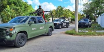 Sedena asegura camionetas blindadas con droga en Bacalar; refuerzan golpe al crimen organizado