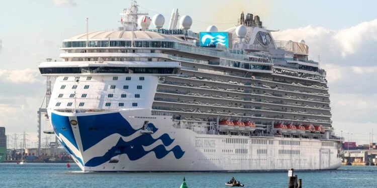 Tripulante del Regal Princess cae al mar frente a Cozumel; activan operativo de búsqueda