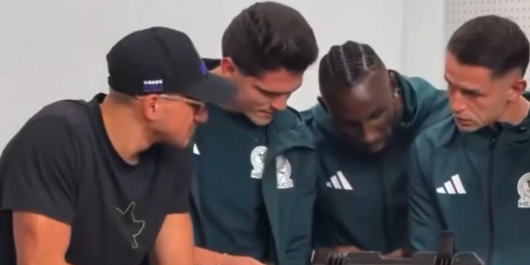 Influencer regala Rolex al Tri, pero México los devuelve; esta es la razón