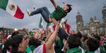 ¿Quiere volar? Gobierno pide evitar juegos peligrosos en el México vs Inglaterra