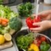 ¡Evita la diarrea explosiva! Este es el error al lavar tus verduras que podría enfermarte