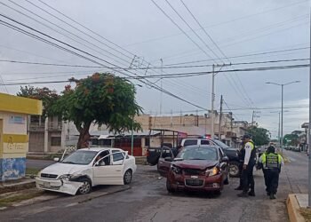 Choque sacude el centro de Chetumal y deja tres lesionadas