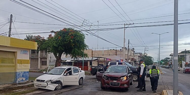 Choque sacude el centro de Chetumal y deja tres lesionadas