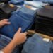 Antes de comprar unos jeans, revisa esto; Profeco detecta tallas imprecisas y prendas que se deforman